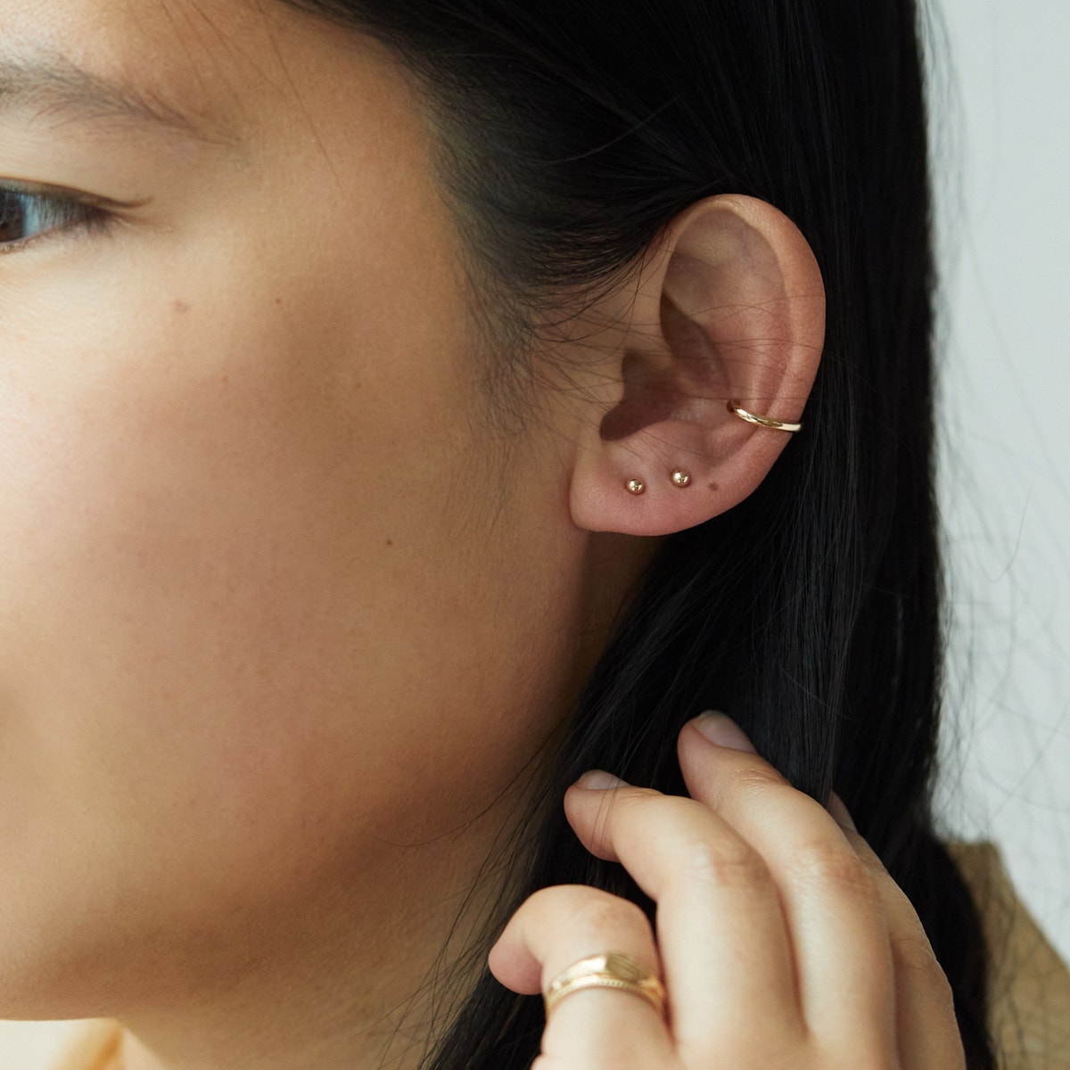 Pebble styled on ear
